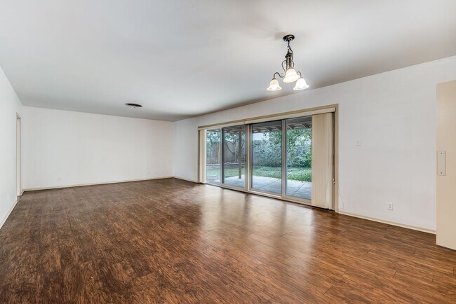 Foto del edificio - Nice 2 bedroom located in Oak Park of Alamo Heights