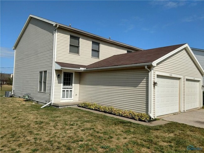 Building Photo - 1022-24 Country Creek Ln