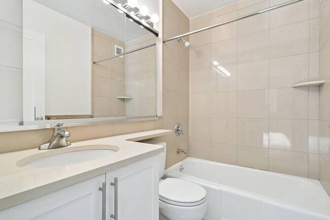 Foto del edificio - 211 W 56th St
