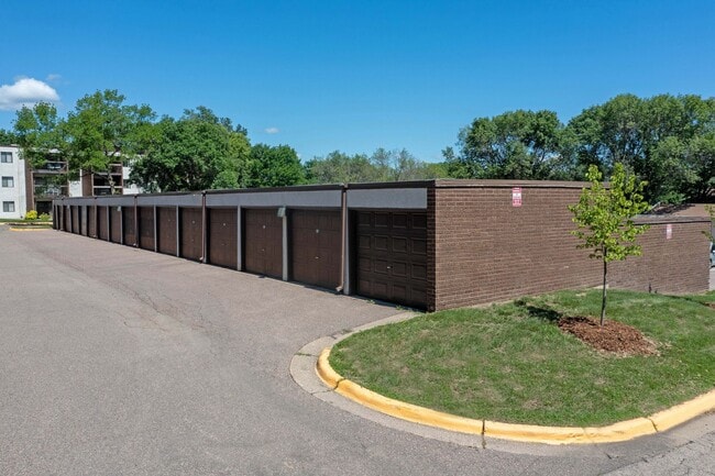 Building Photo - Barbary Knoll Apartments