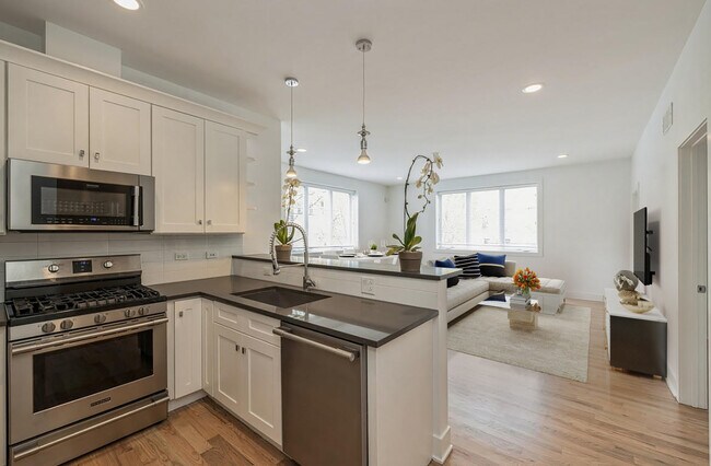 Foto del edificio - 2505 W Potomac Ave