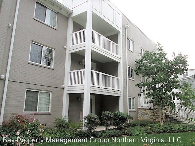 Building Photo - 1 br, 1 bath House - 4063 FOUR MILE RUN DR...
