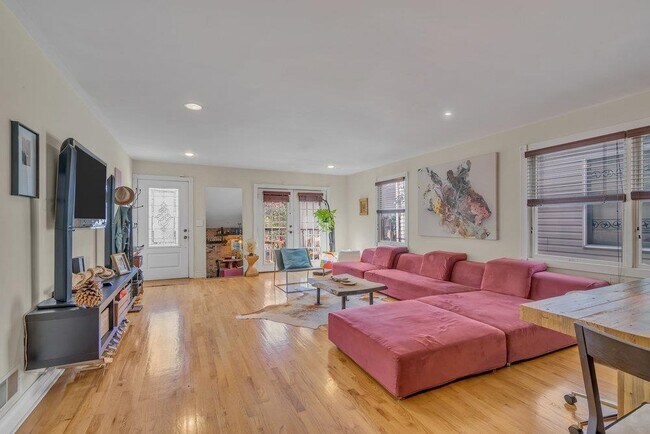 Building Photo - 14 68th St