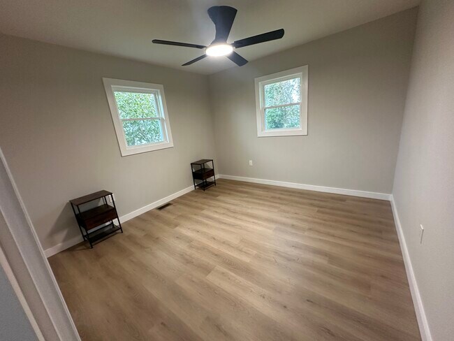 Building Photo - 102 Linda Dr