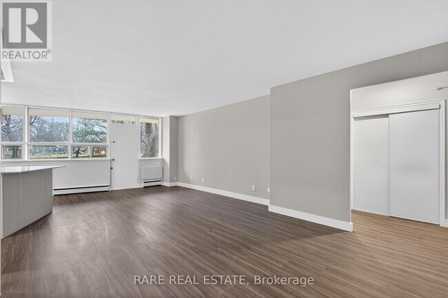 Photo du bâtiment - 4340 Bloor St W