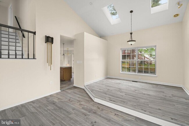 Building Photo - 7637 Seans Terrace