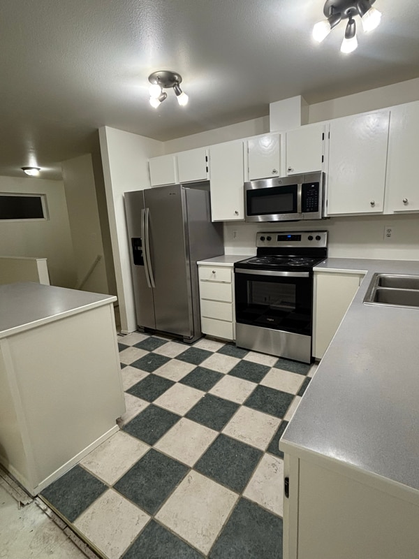 Building Photo - 638 Main St