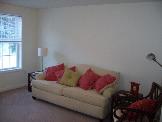 Foto del edificio - 5 Bufton Farm Rd