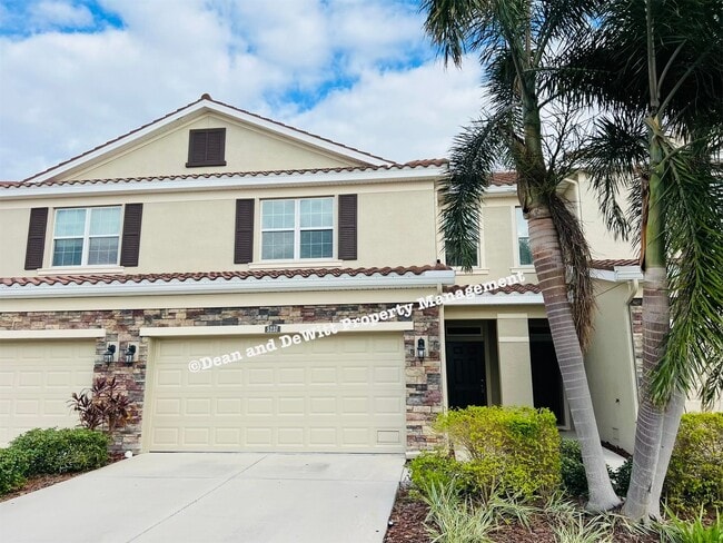 Building Photo - 3 Bed/2.5 Bath