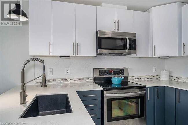 Building Photo - 26 Madonna Dr