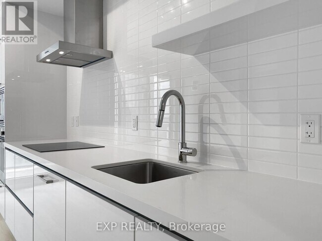 Photo du bâtiment - 2221 Yonge St