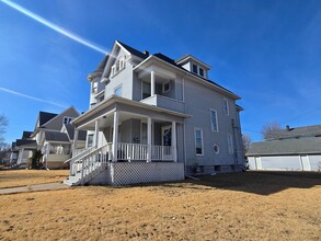 Building Photo - 1428 Main St
