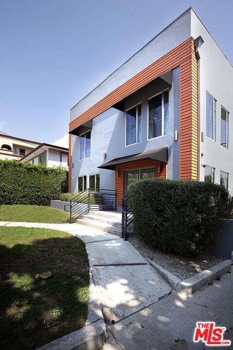Foto principal - 1950 Beachwood Drive, Los Angeles, CA 9006...