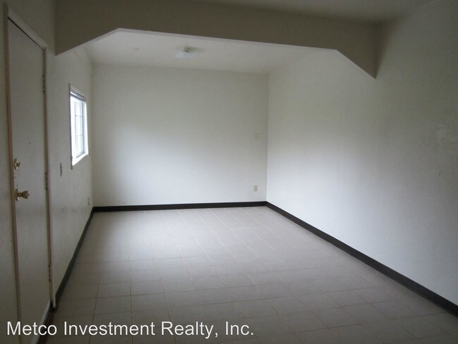 Building Photo - 1074 Q St