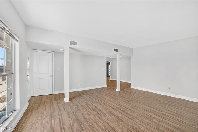Foto del edificio - 3616 Chevy Chase Ave