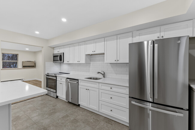 Building Photo - 5 Horizon View Dr W