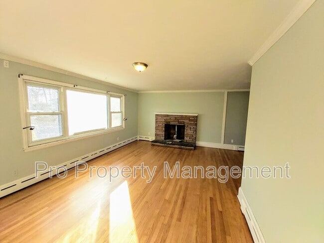 Building Photo - 280 Mapleridge Dr