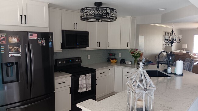 Foto del edificio - 320 Horse Creek Dr