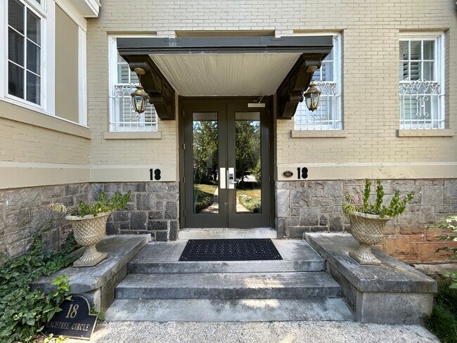 Foto del edificio - 18 Peachtree Cir NE