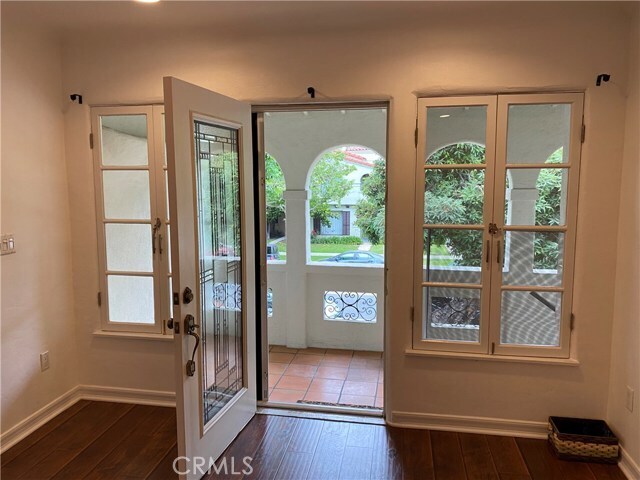 Foto del edificio - 1028 S Crescent Heights Blvd