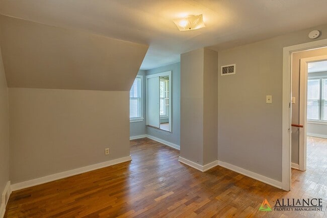 Foto del edificio - 1404 Legore Ln