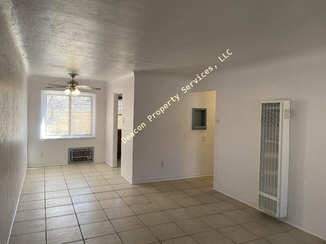 Foto principal - 4638 10th St NW