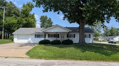 Building Photo - 303 Eggering Dr