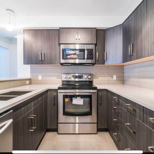 Building Photo - 611 Edmonton Trl NE