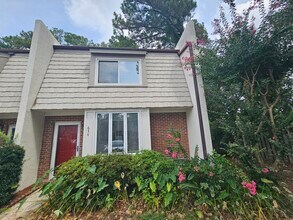 Building Photo - 634 Cobblestone Dr