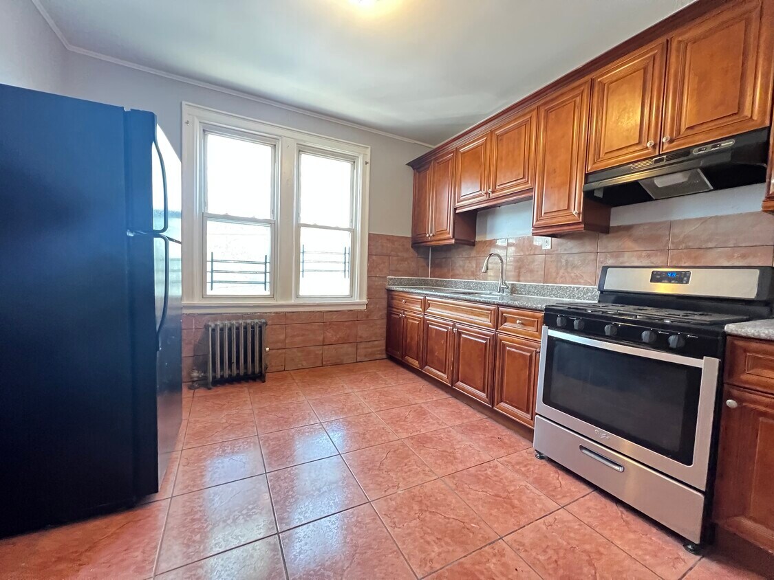 210 Mallory Ave Unit 3, Jersey City, NJ 07304 Apartments in Jersey