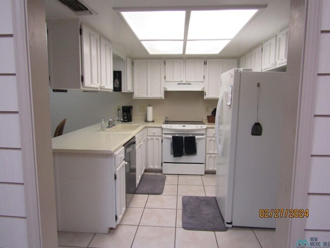 Building Photo - 1913 Villa Dr