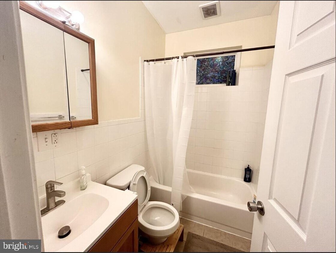 Primary Photo - 4042 Baring St