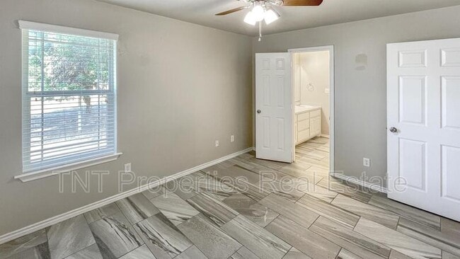 Building Photo - 9869 Risky's Ranch Drive