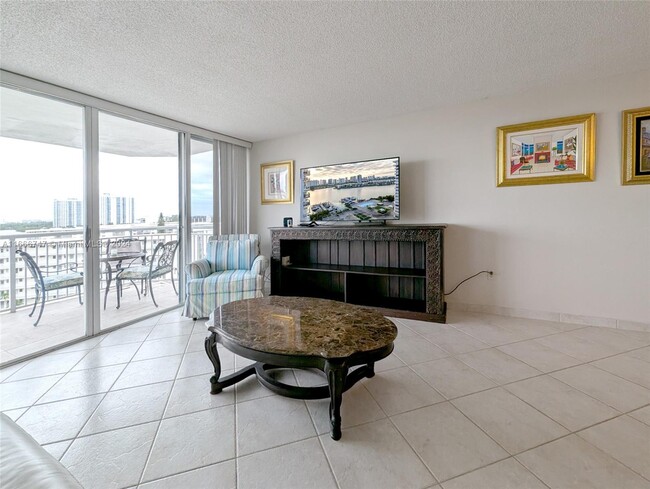 Building Photo - 18011 Biscayne Blvd