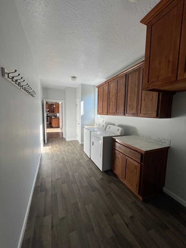 Building Photo - Beautiful Hilltop Country Home with Stunning Views