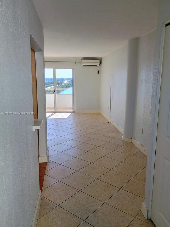 Foto del edificio - 7904 West Dr