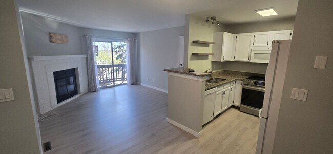 Foto del edificio - 7883 Allison Way