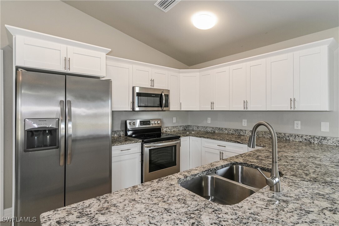 Foto principal - 2212 NE 7th Ave