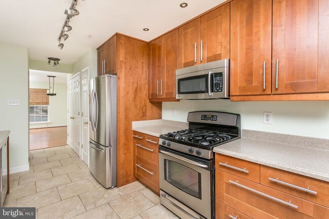 Foto del edificio - 744 Shallow Ridge Ct