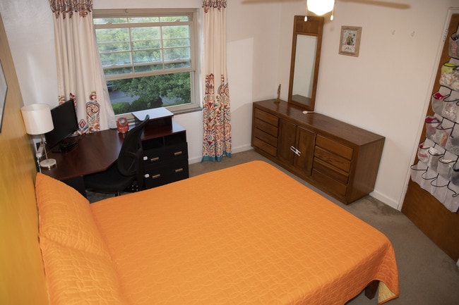 Second bedroom - 1083 Sells Ave