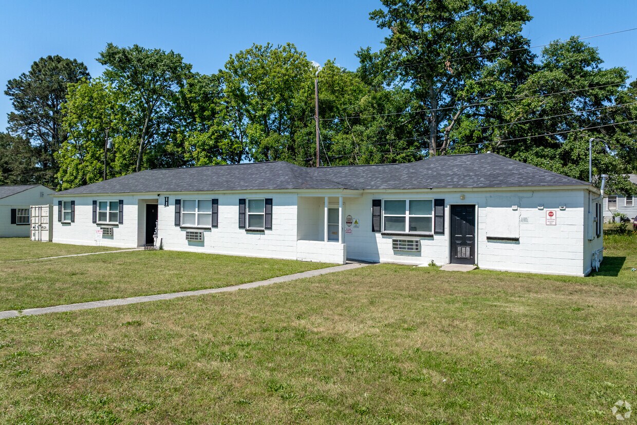 Foto principal - Chester Village Apartments