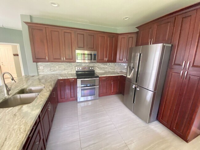 Foto del edificio - Wide Open Spaces – Renovated 5-Bedroom Hom...