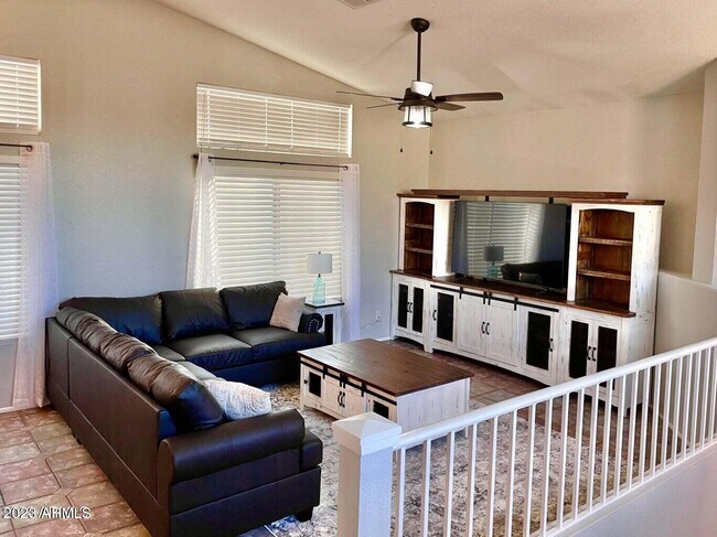 Foto del edificio - 1025 W Leah Ln