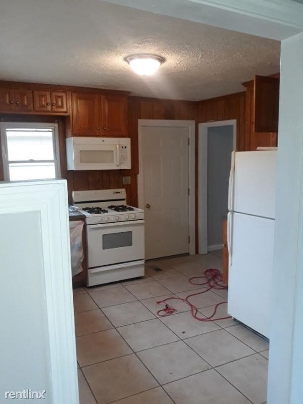 Building Photo - 3 br, 1 bath House - 313 S First Street