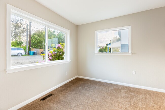 Dormitorio 1 - 5246 21st Ave SW