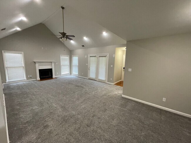 Foto del edificio - Pet Friendly Condo For Rent In Shelbyville
