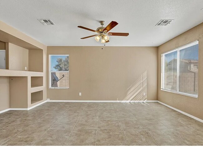 Foto del edificio - 15421 W Gelding Dr