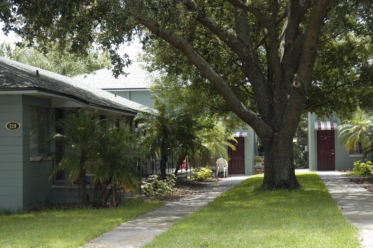 B Apartments in Lakeland, FL