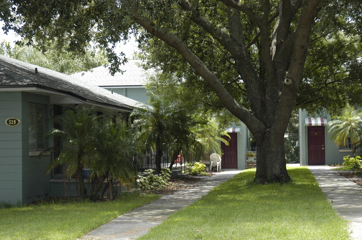 Building Photo - Parkview Cottages B