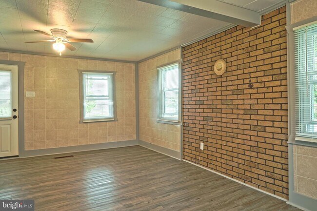 Building Photo - 925 Georgetown Rd